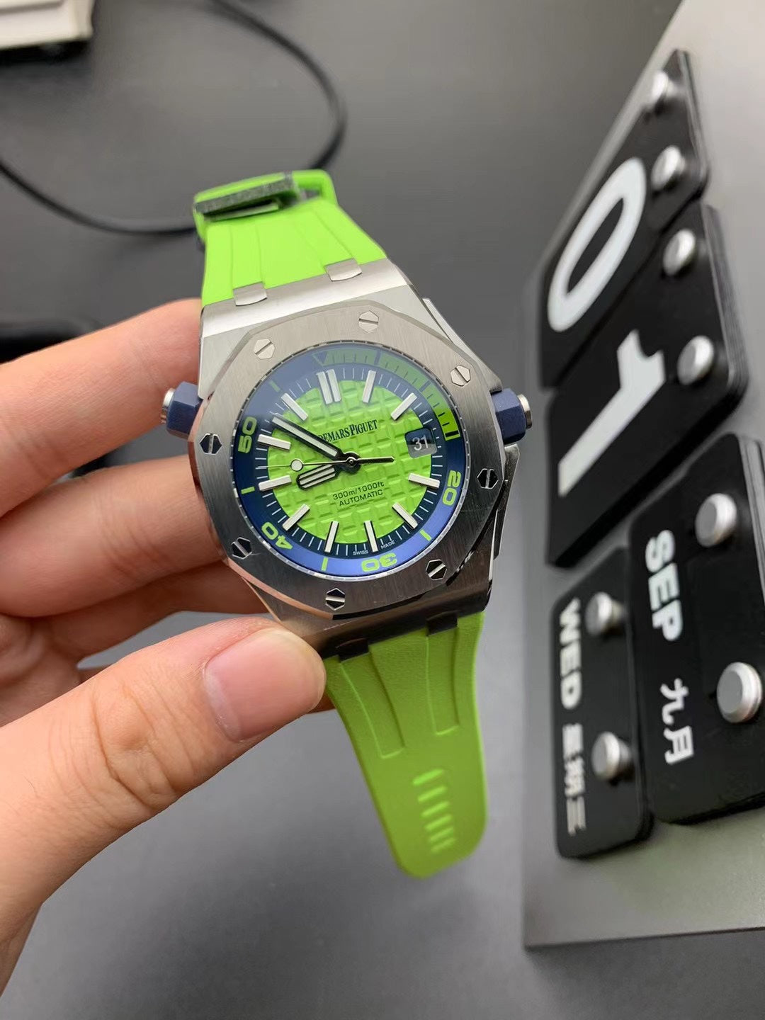 TOP! - 316L Steel - Green rubber - Automatic - 42mm