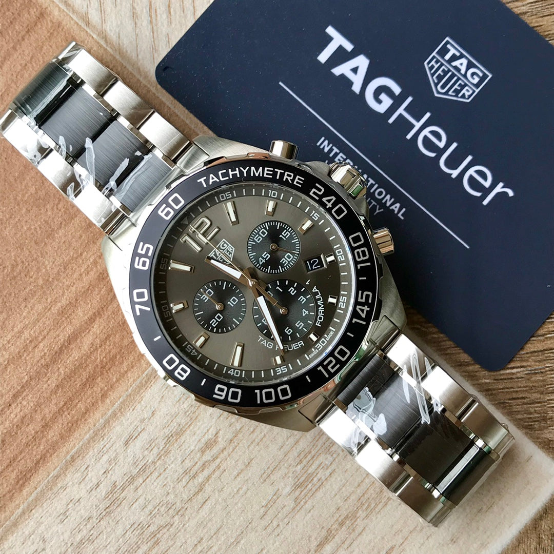 Chronograph - Silver - 904L steel - Quartz - 41mm