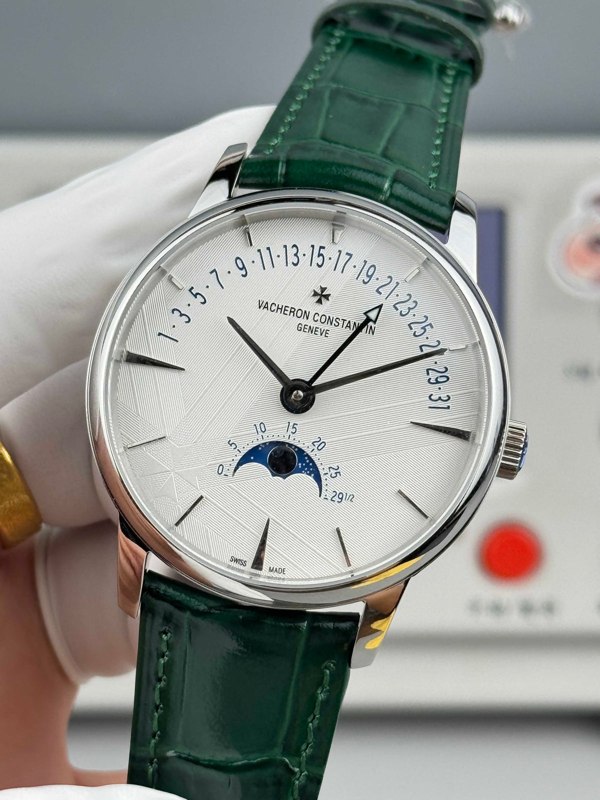 4010U/000R- White 3D Dial - Silver -Green Leather - Automatic - 42.5mm