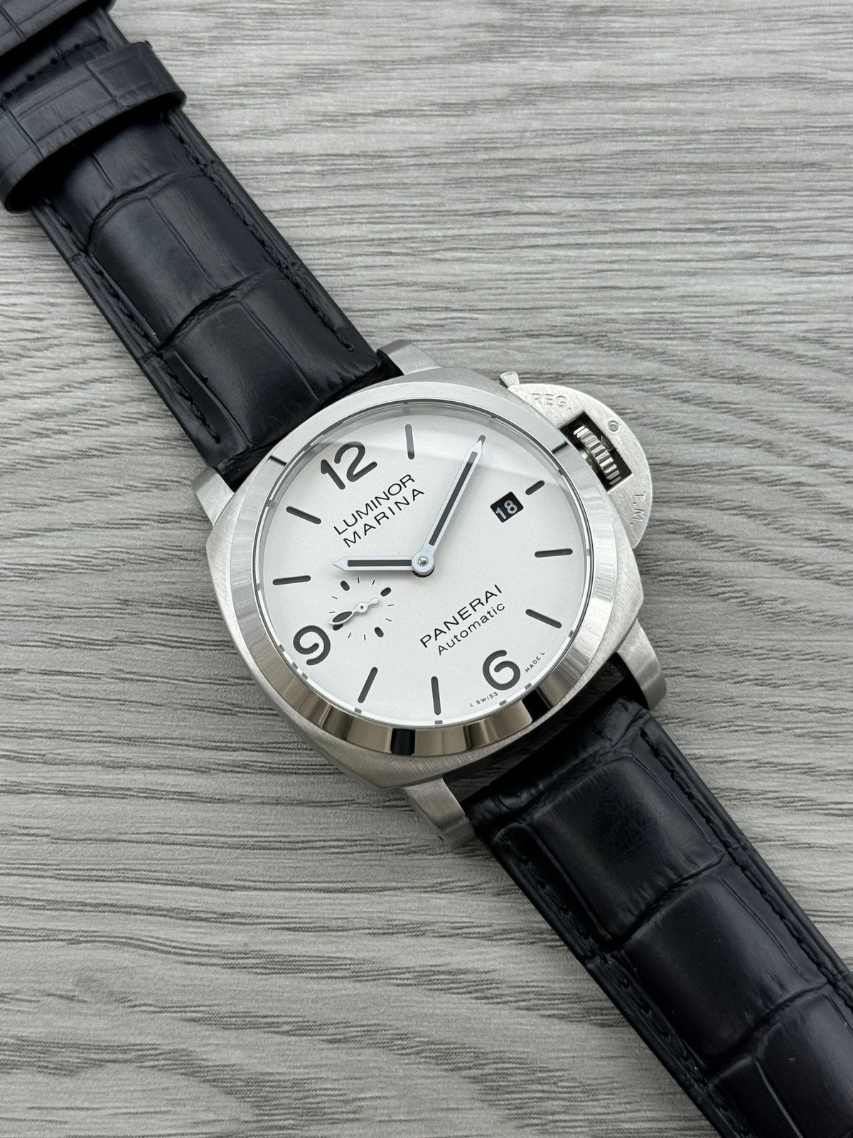 White - 904L Steel - Black Leather -Automatic - 44mm