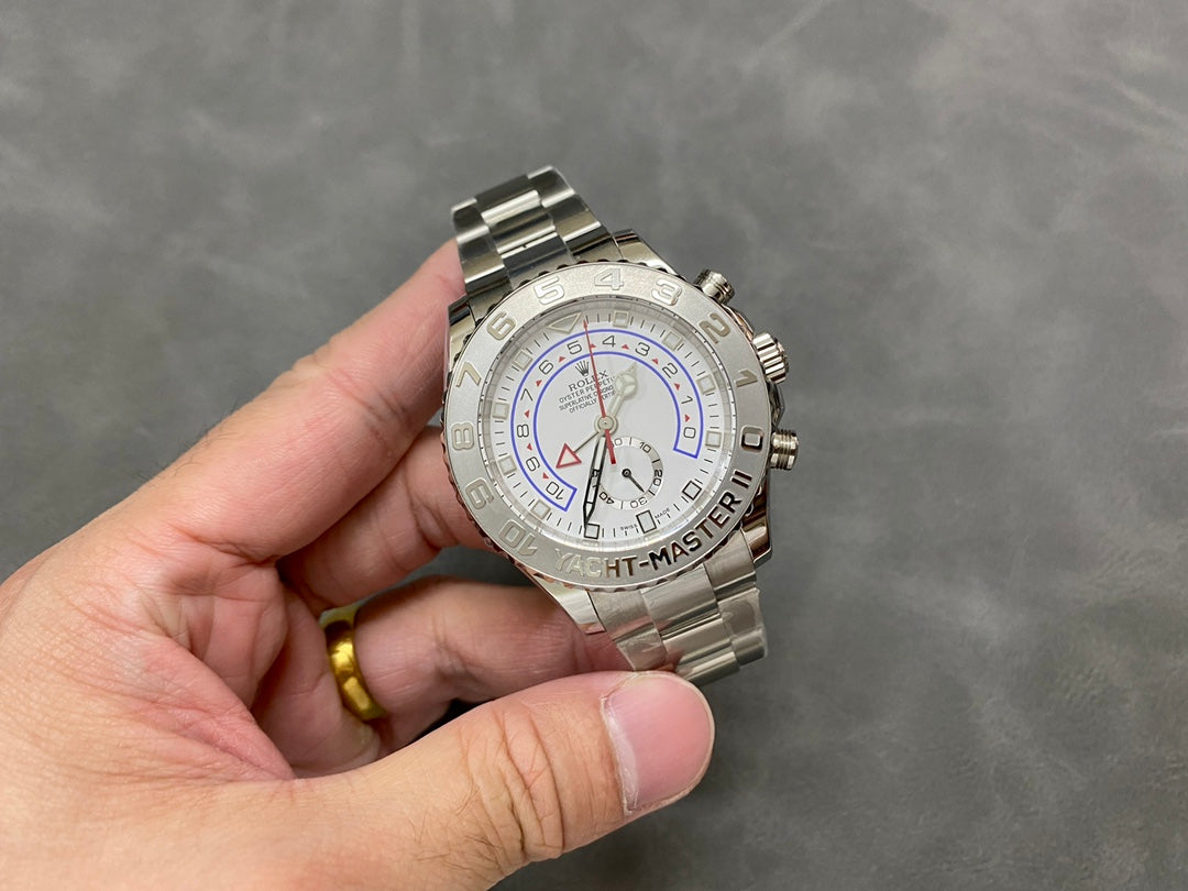 Chronograph - Silver - 904L Steel - Automatic - 44mm