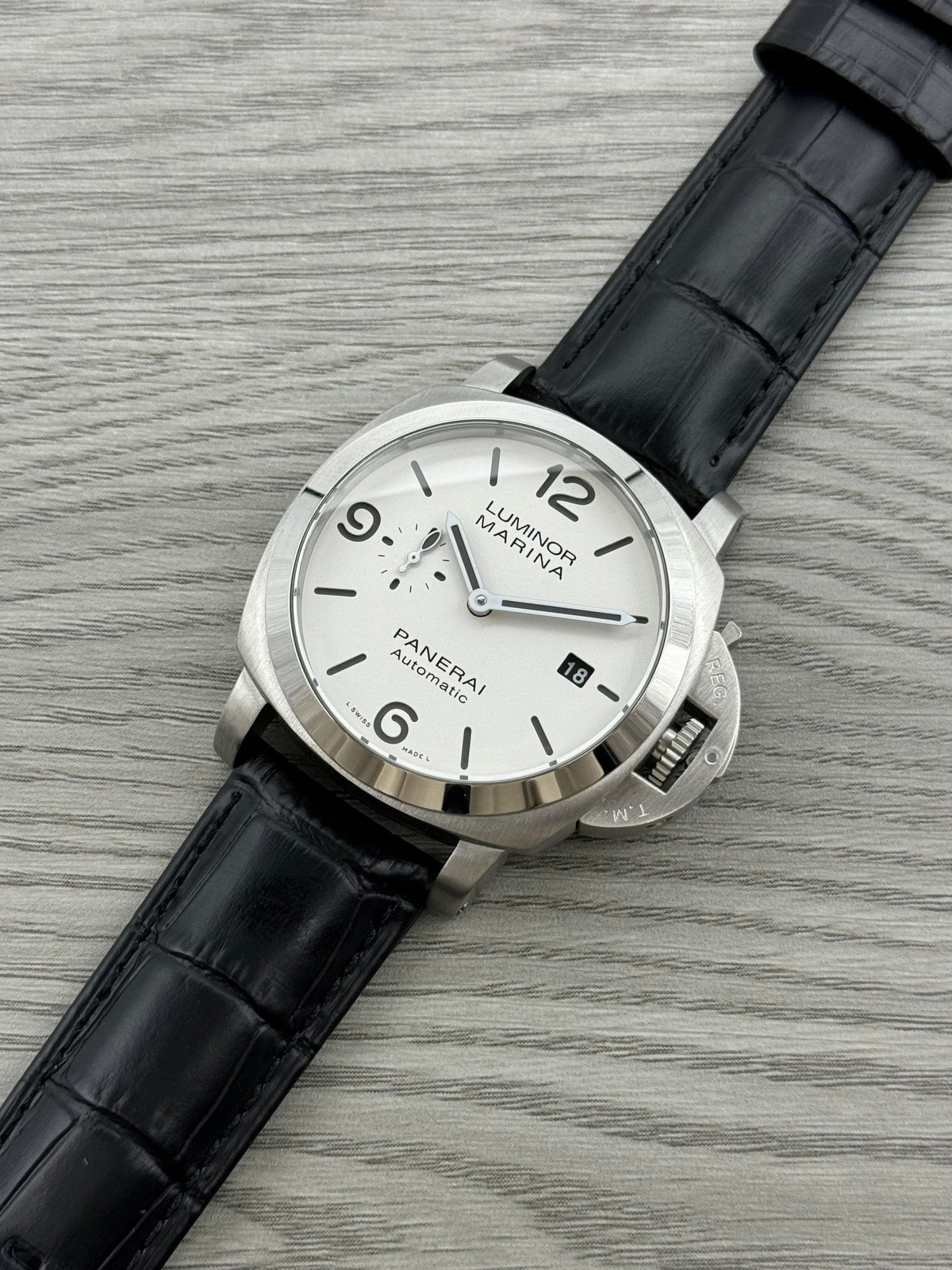White - 904L Steel - Black Leather -Automatic - 44mm