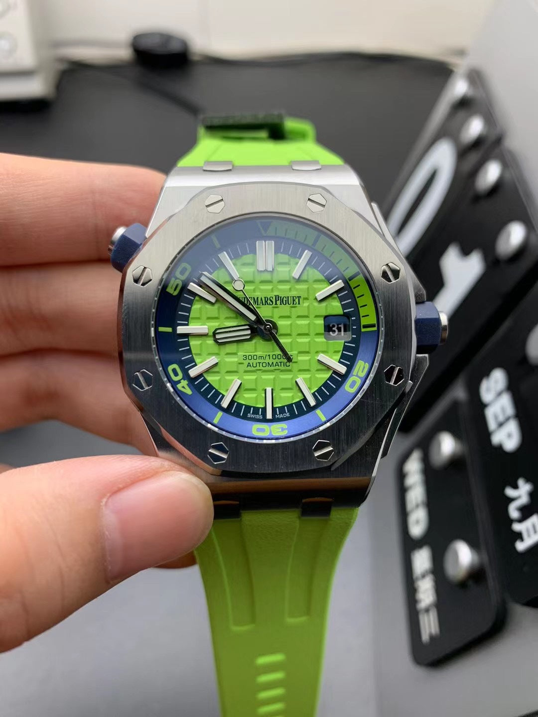 TOP! - 316L Steel - Green rubber - Automatic - 42mm