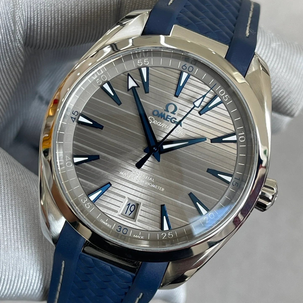 220.12.41.21.06.001- Grey -Blue Rubber- Automatic -41mm