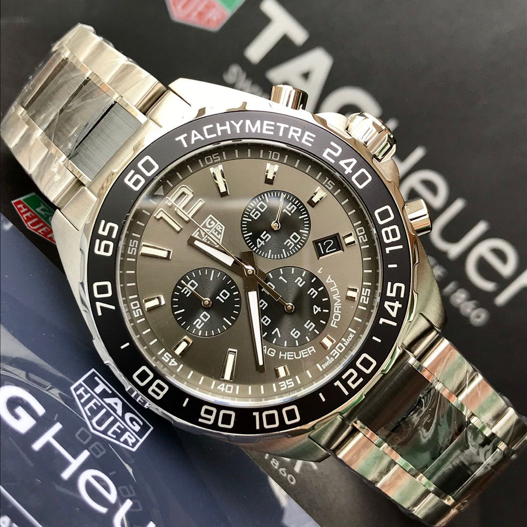 Chronograph - Silver - 904L steel - Quartz - 41mm