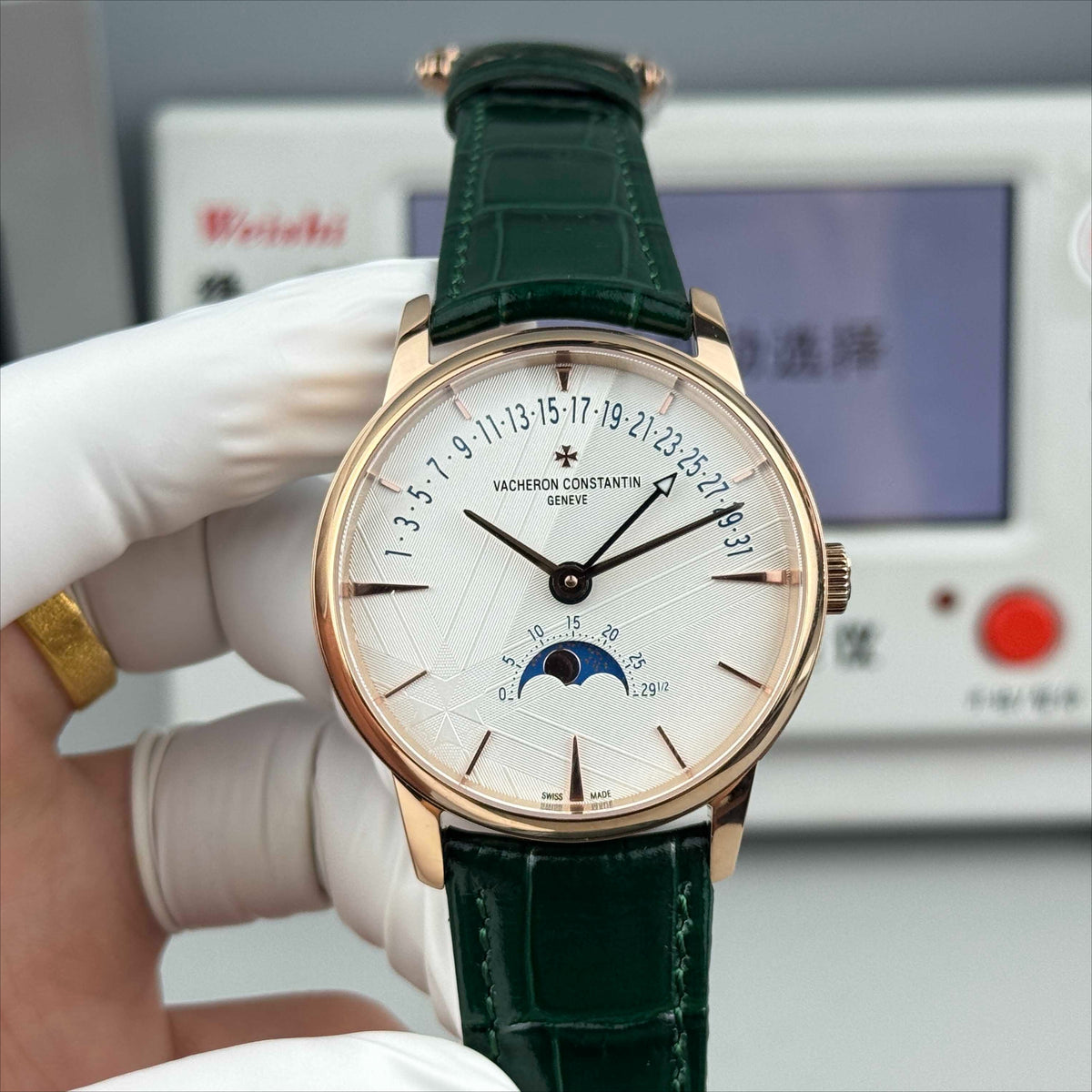 4010U/000R- White 3D Dial - Rosegold -Green Leather - Automatic - 42.5mm