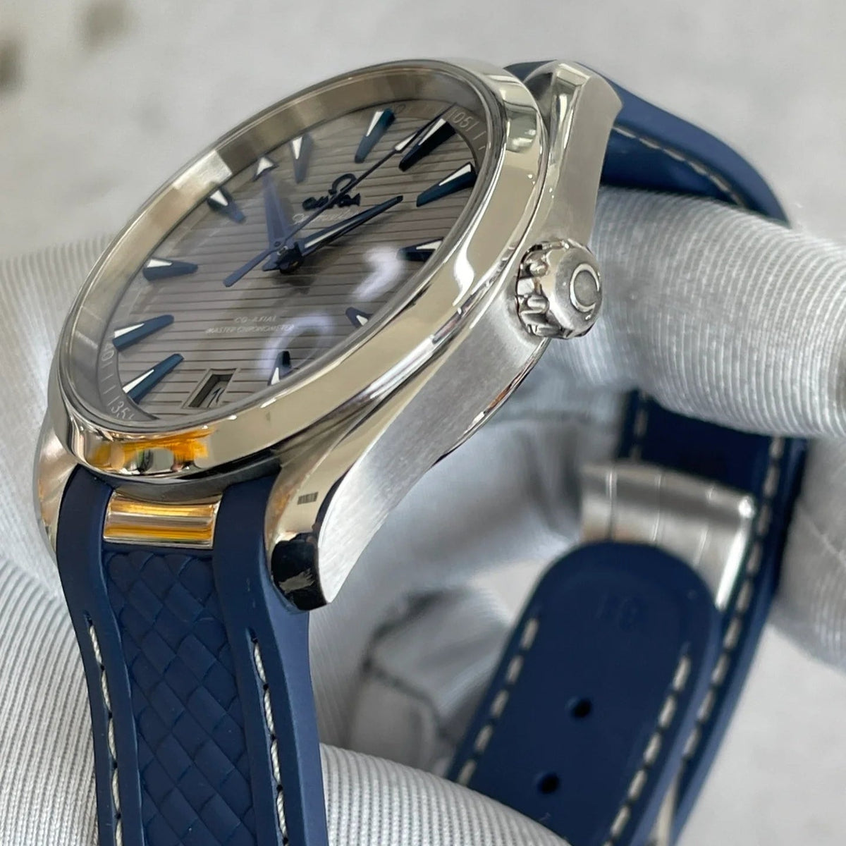 220.12.41.21.06.001- Grey -Blue Rubber- Automatic -41mm