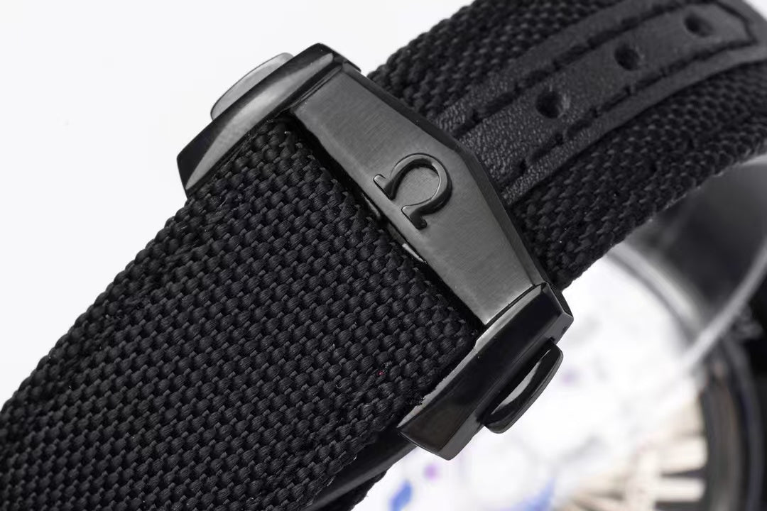Chronograph -Moon back - Black - Black Rubber- Automatic - 44mm