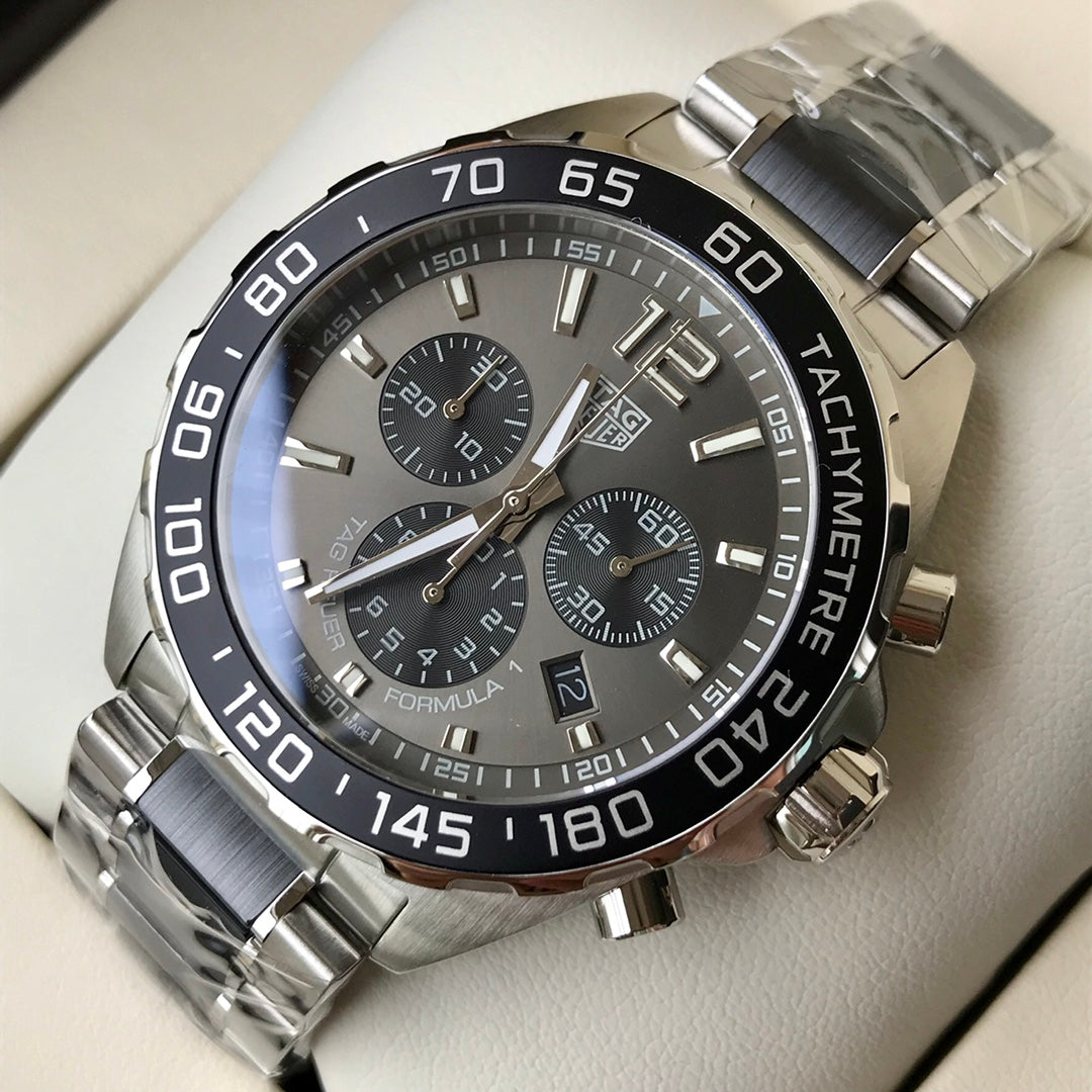 Chronograph - Silver - 904L steel - Quartz - 41mm