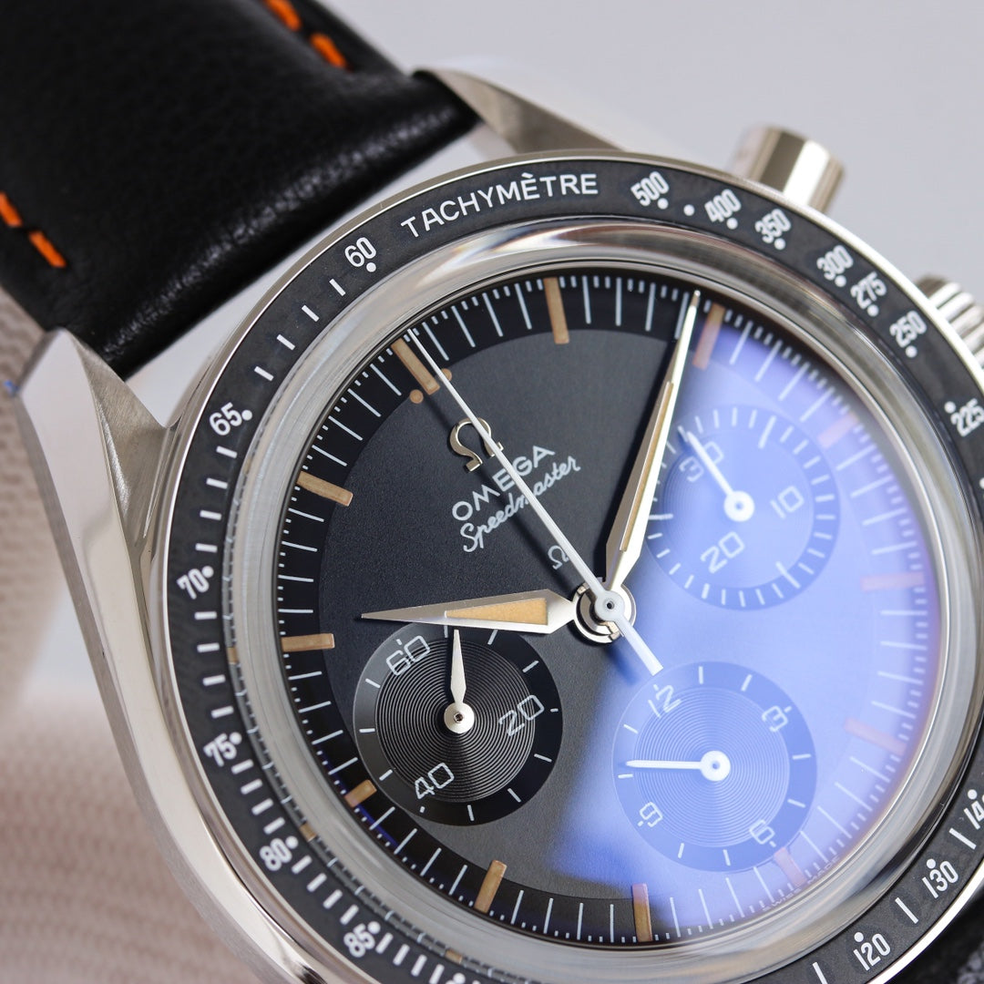 310.30.40.50.06.001 -Grey Ceramic - Black Leather- Chronograph - Manual winding - 42mm