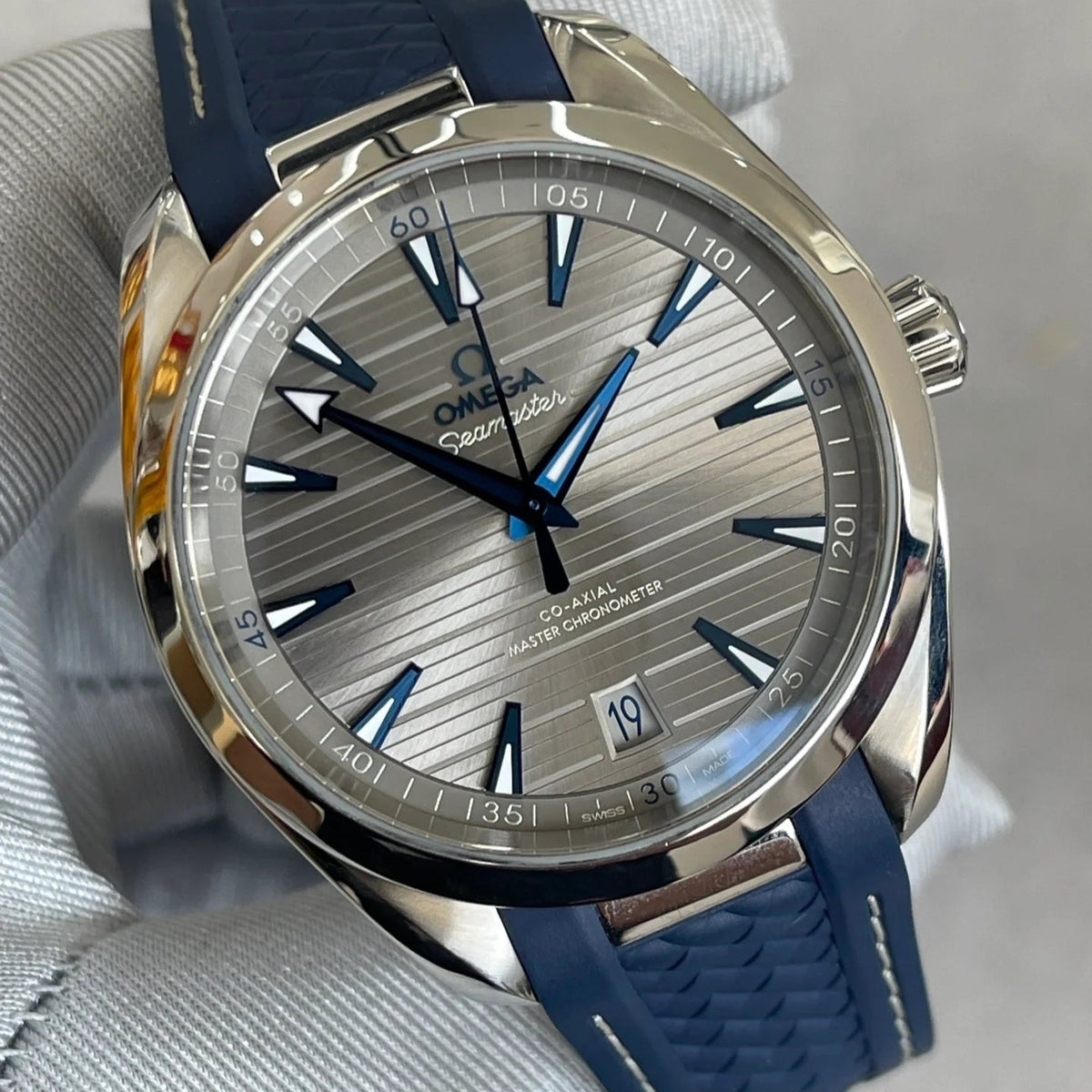 220.12.41.21.06.001- Grey -Blue Rubber- Automatic -41mm